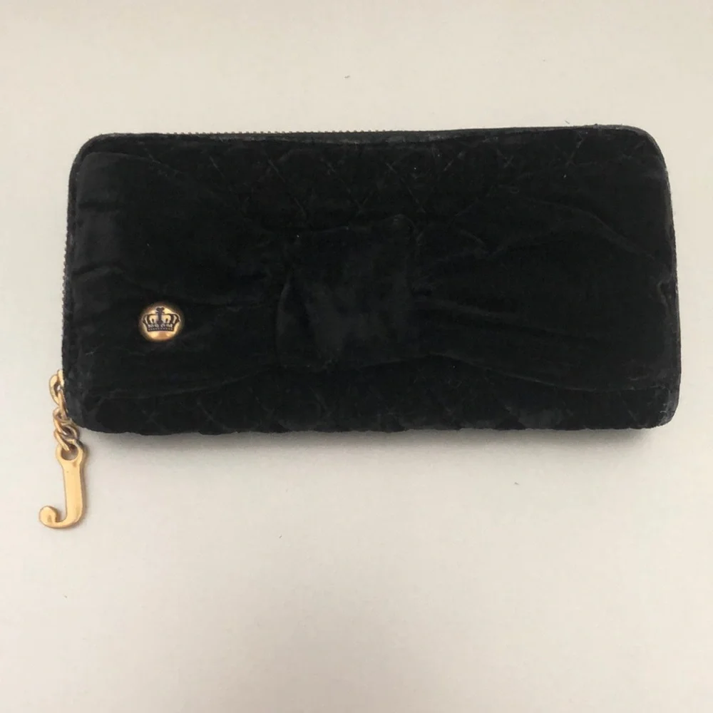 Juicy Couture wallet 🖤 - Picture 1 of 7